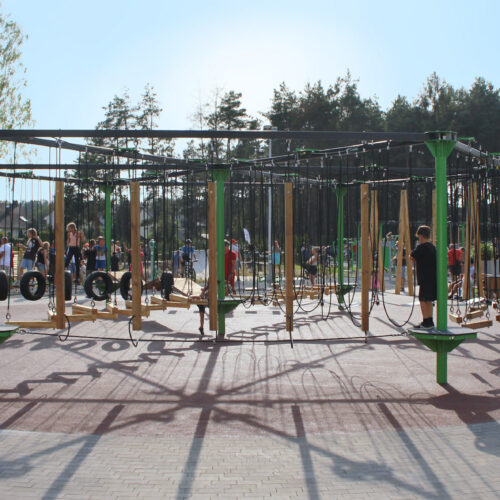 Speeltoestel Rope Park P7102 15 Touwpark van SKWshop met klimtouwen en balanceerelementen voor scholen, speeltuinen en openbare ruimtes